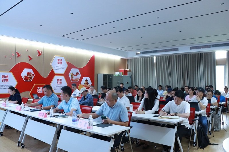 同时邀请金鹰体育官网手机版登录四位教