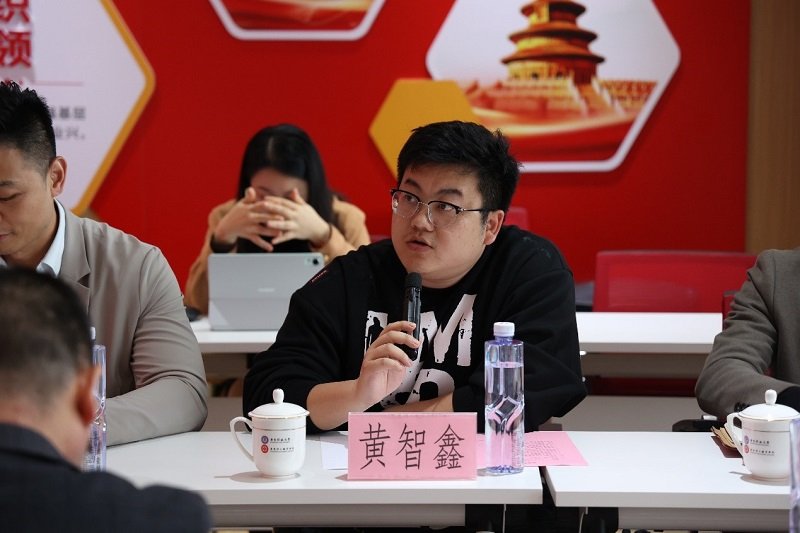 谢锦群首先代表金鹰体育官网成为巴塞罗