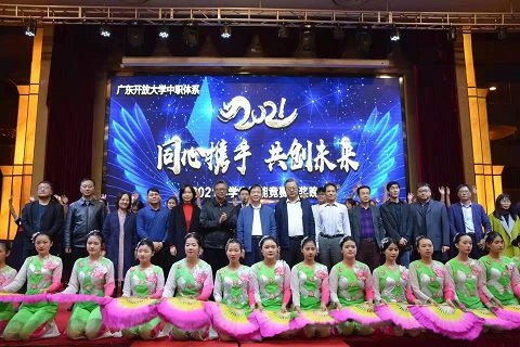 陈亚芝老师组成评审委员会